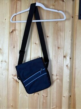 VTG y2K crossbody aero sport textile sporty coquette blue adjustable zippered